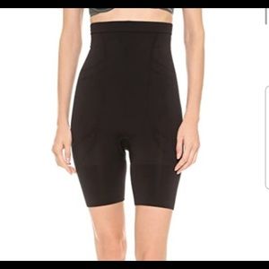 SPANX SLIM COGNITO MID THIGH BODYSUIT SHAPER.